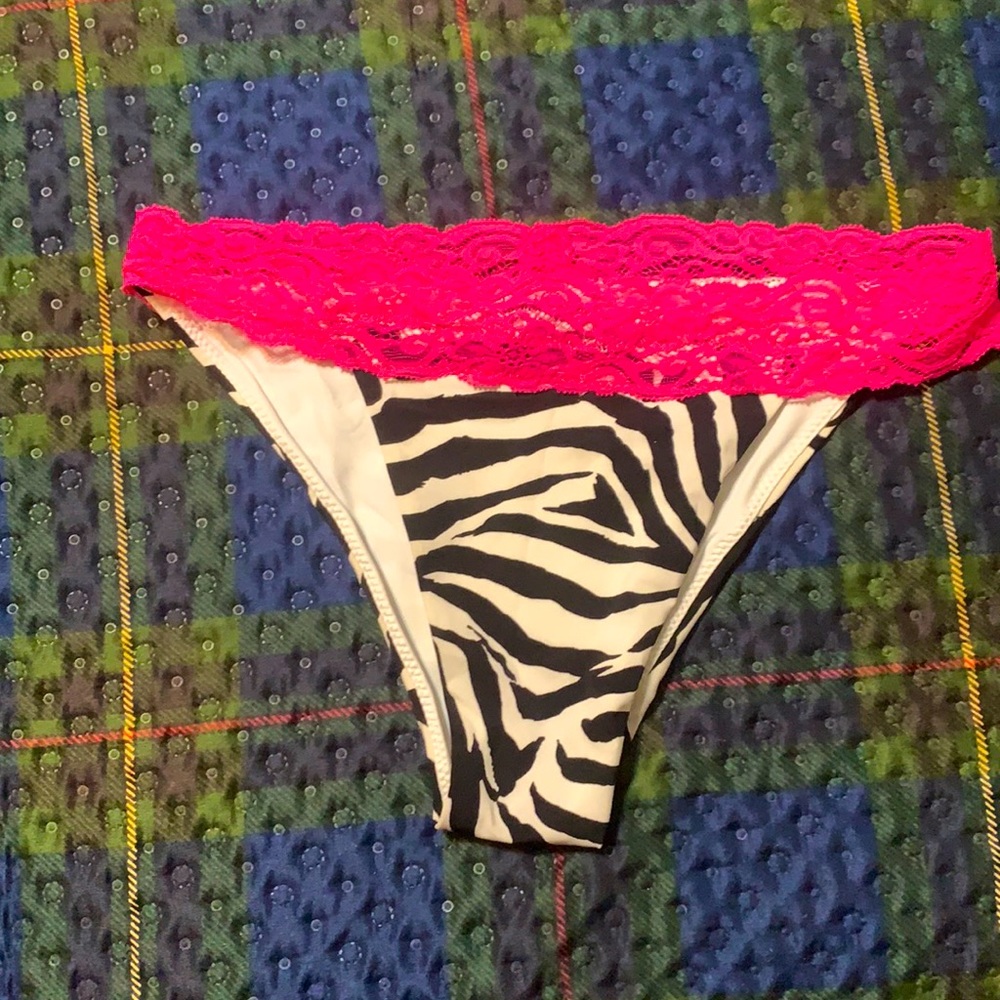 Beach bunny XL bottoms in excellent used condition